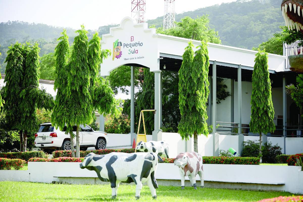 Ambiente familiar - En este lugar no solo los niños disfrutan, pues los padres de familia también están invitados a conocer todos sus atractivos e interactuar con las diez exhibiciones situadas en dos grandes áreas; asimismo, dar el recorrido junto con sus pequeños.