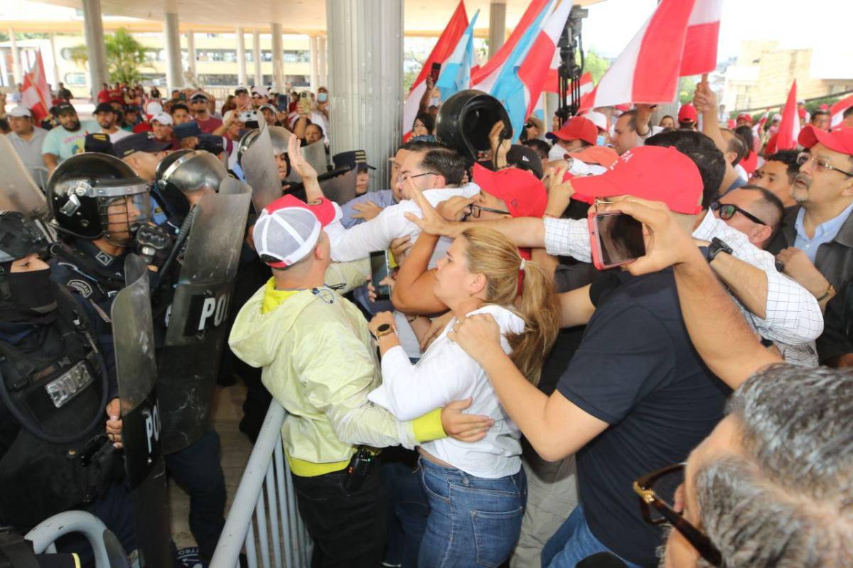 Toletazos y Cálix en el centro del caos: esto originó el zafarrancho en el CN