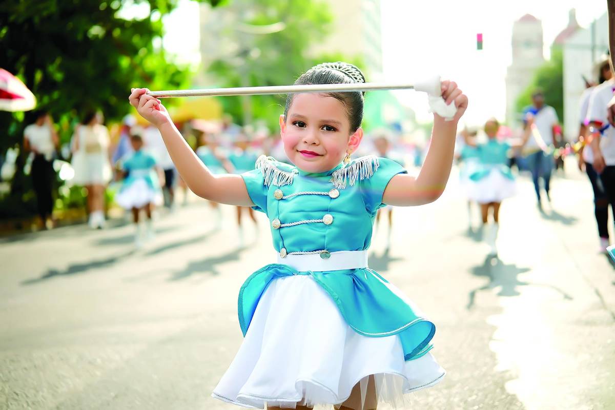 Niños cautivaron a sampedranos en el inicio de los desfiles patrios