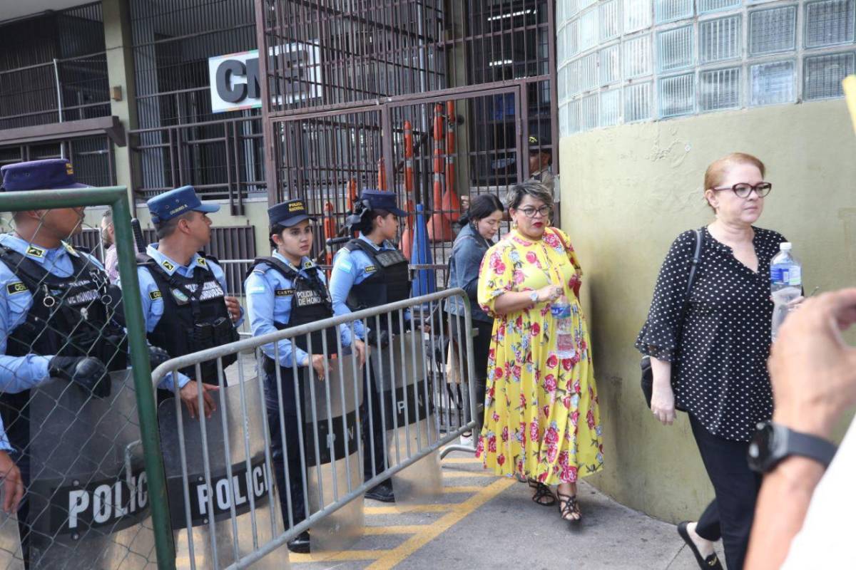 Despachan a personal del CNE por posibles protestas de colectivos de Libre