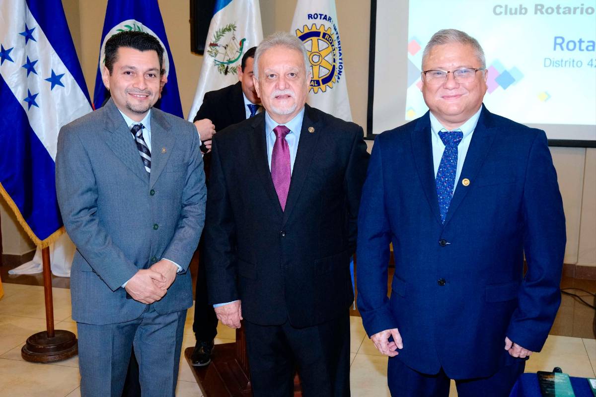 Velada de hermandad y brindis por los éxitos venideros