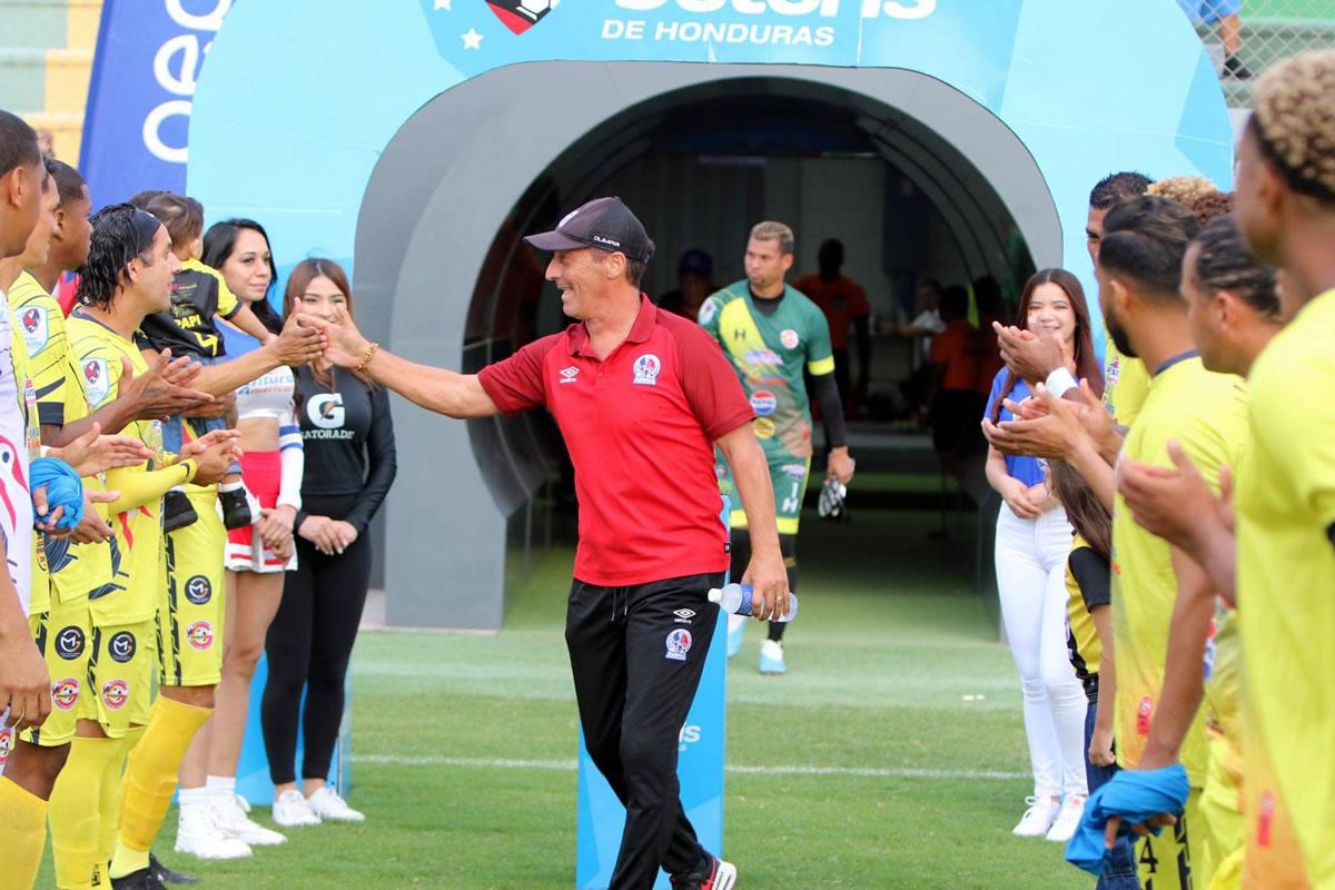 Génesis tuvo buen detalle con Olimpia: le hizo pasillo por su título invicto