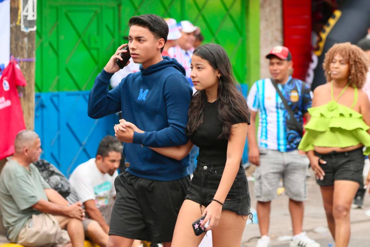 Olimpia-Motagua: Exgoleador aparece como Policía, susto y chica del 911 cautiva