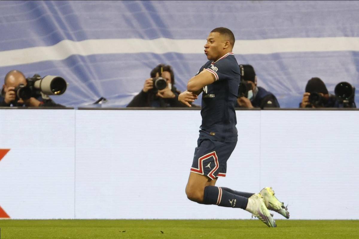 Kylian Mbappé y su festejo tras anotar lo que era el 1-0 del PSG ante Real Madrid.
