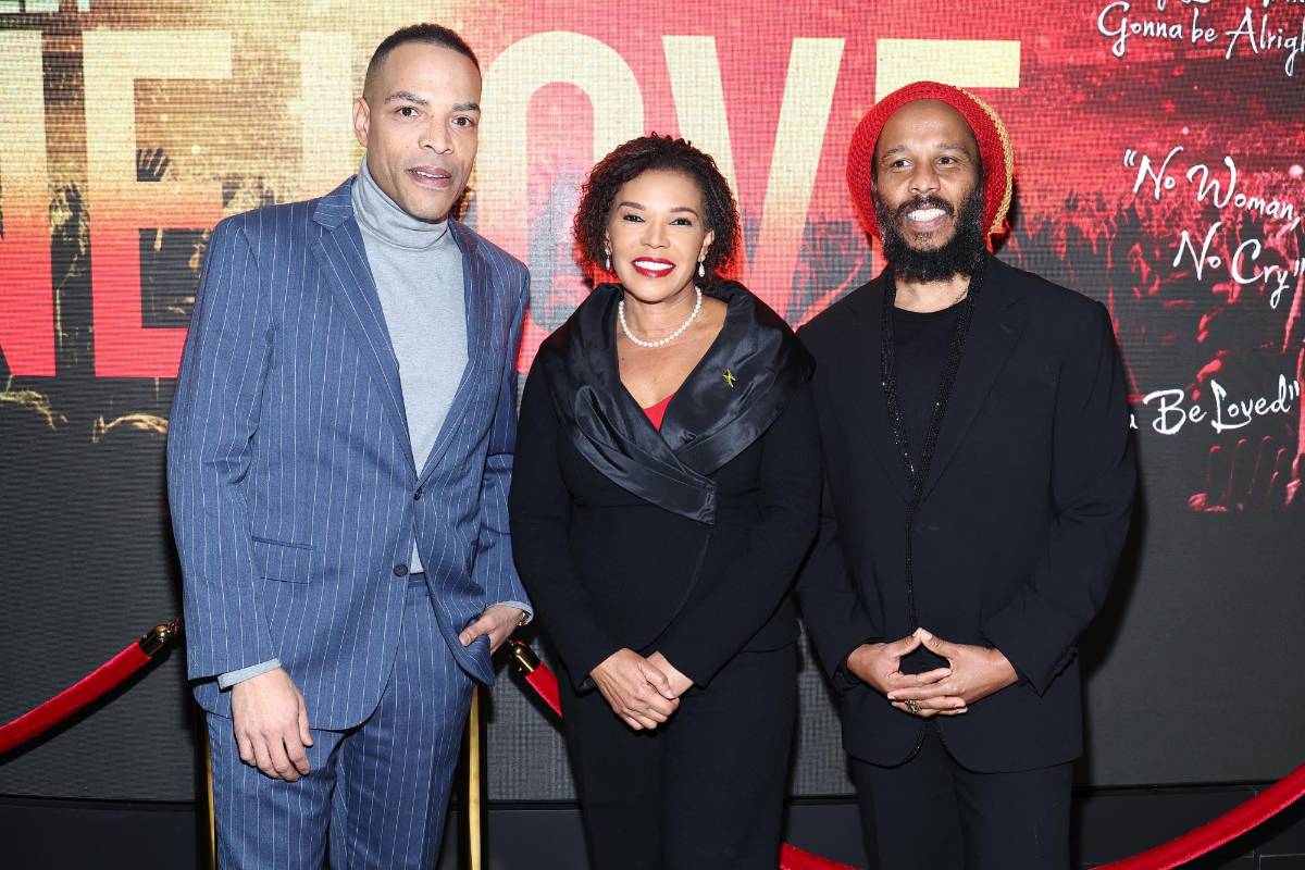 Reinaldo Marcus Green, Audrey Marks, embajadora de Jamaica en los Estados Unidos, y Ziggy Marley (hijo de Bob Marley).