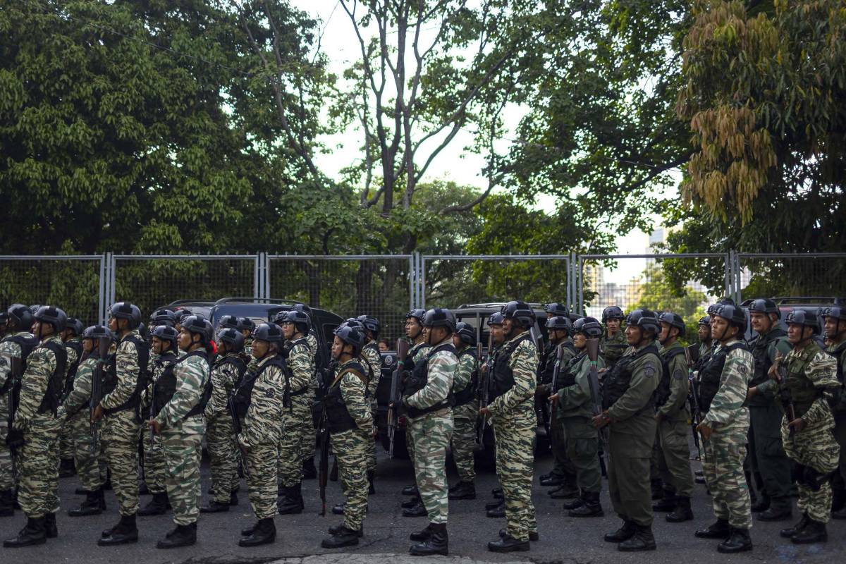 Maduro despliega sus milicias en Venezuela y avanza en entrenamiento militar