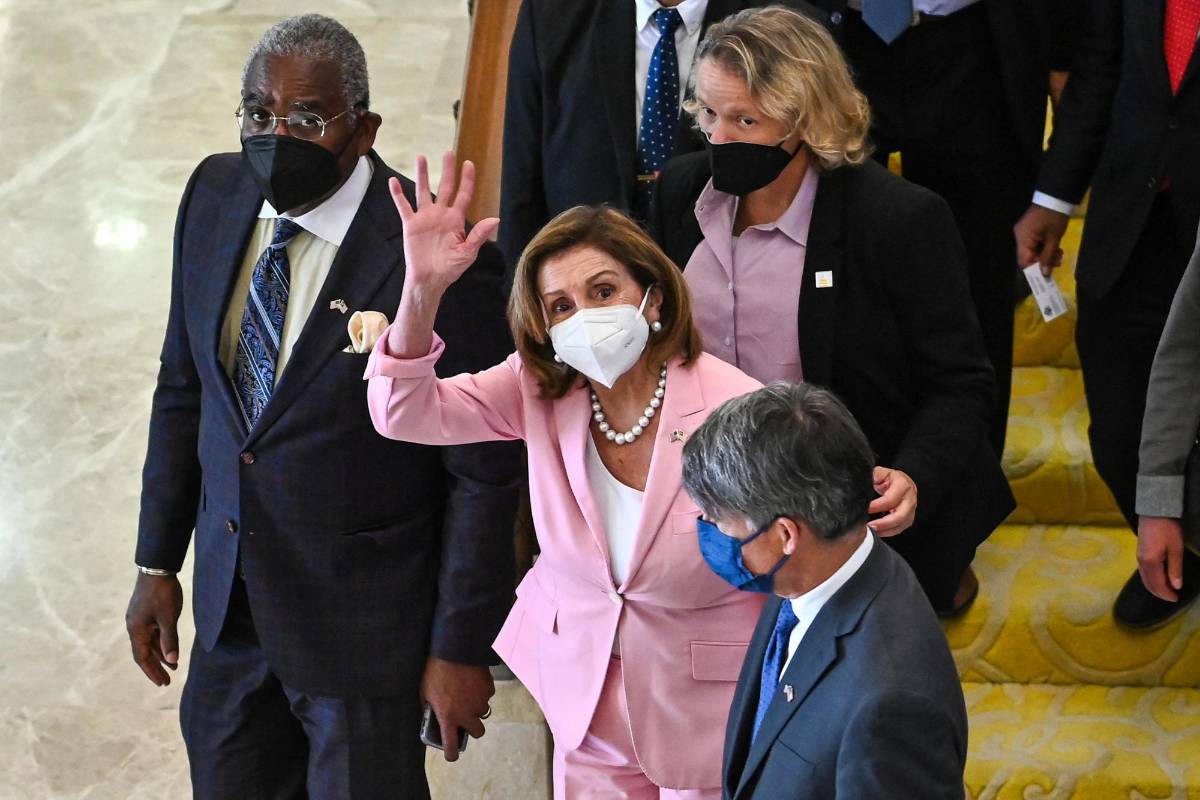 Pelosi desafía a China y se dirige a Taiwán pese a fuertes advertencias