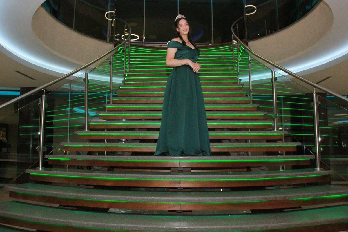 Karla Daniela Mejía celebra sus bendecidos 15 años