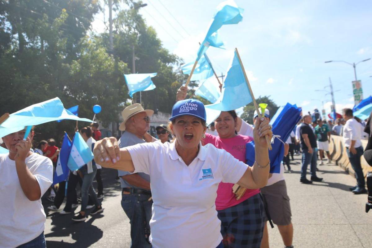 Nacionalistas se movilizan en Tegucigalpa en defensa de la democracia