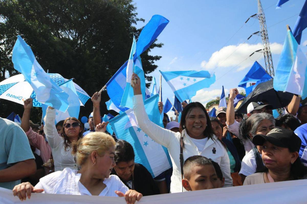 Nacionalistas se movilizan en Tegucigalpa en defensa de la democracia
