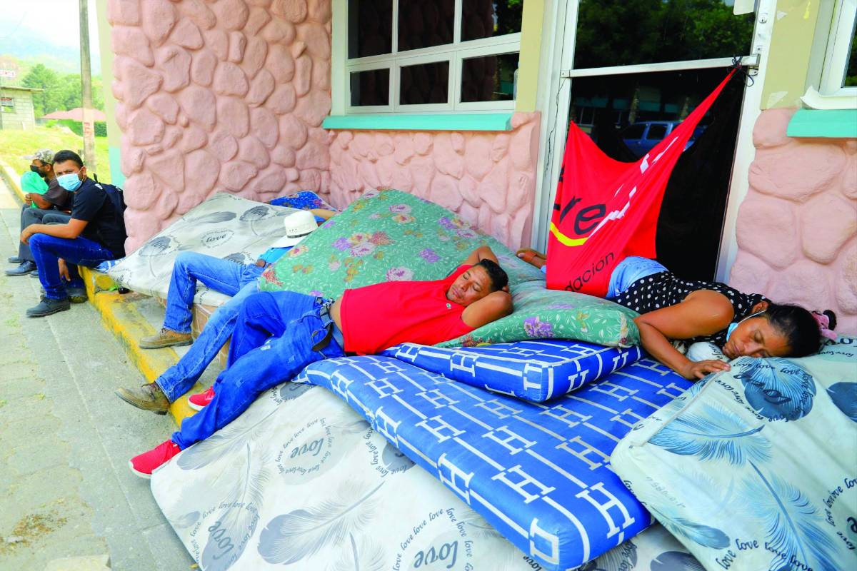 Las tomas se mantenían anoche en el hospital progreseño.