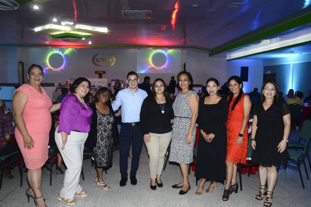 UTH celebra y agradece a sus magistrales docentes