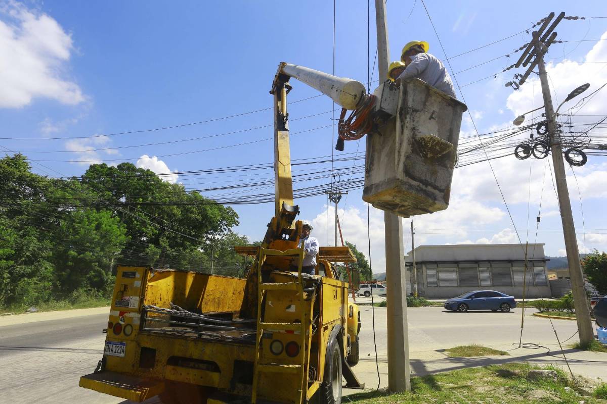Abonados son afectados por mantenimientos de energía de la Enee y la UTCD