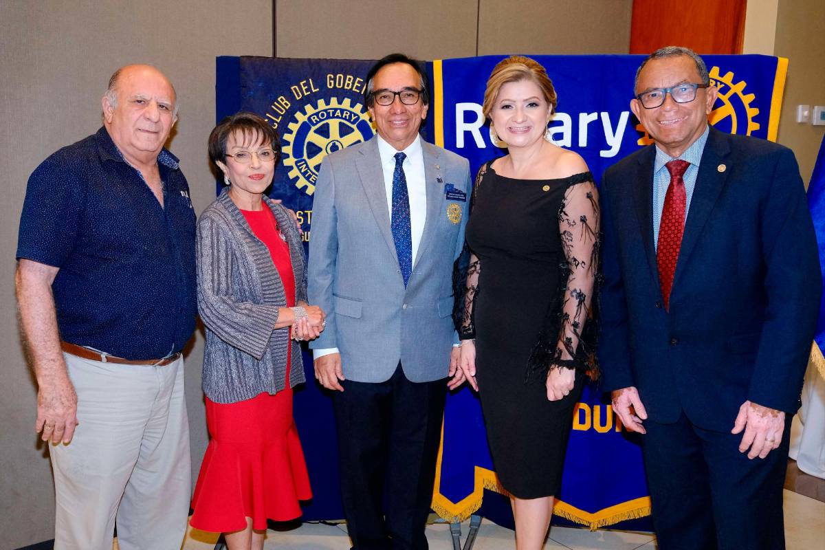 Velada de hermandad y brindis por los éxitos venideros