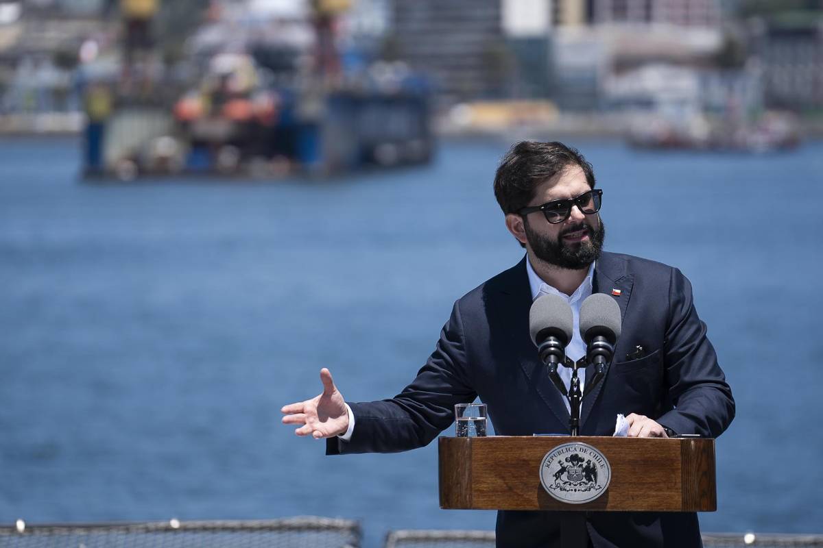 Denuncia por presunto abuso y difusión de fotos íntimas que implica a Boric sacude a Chile