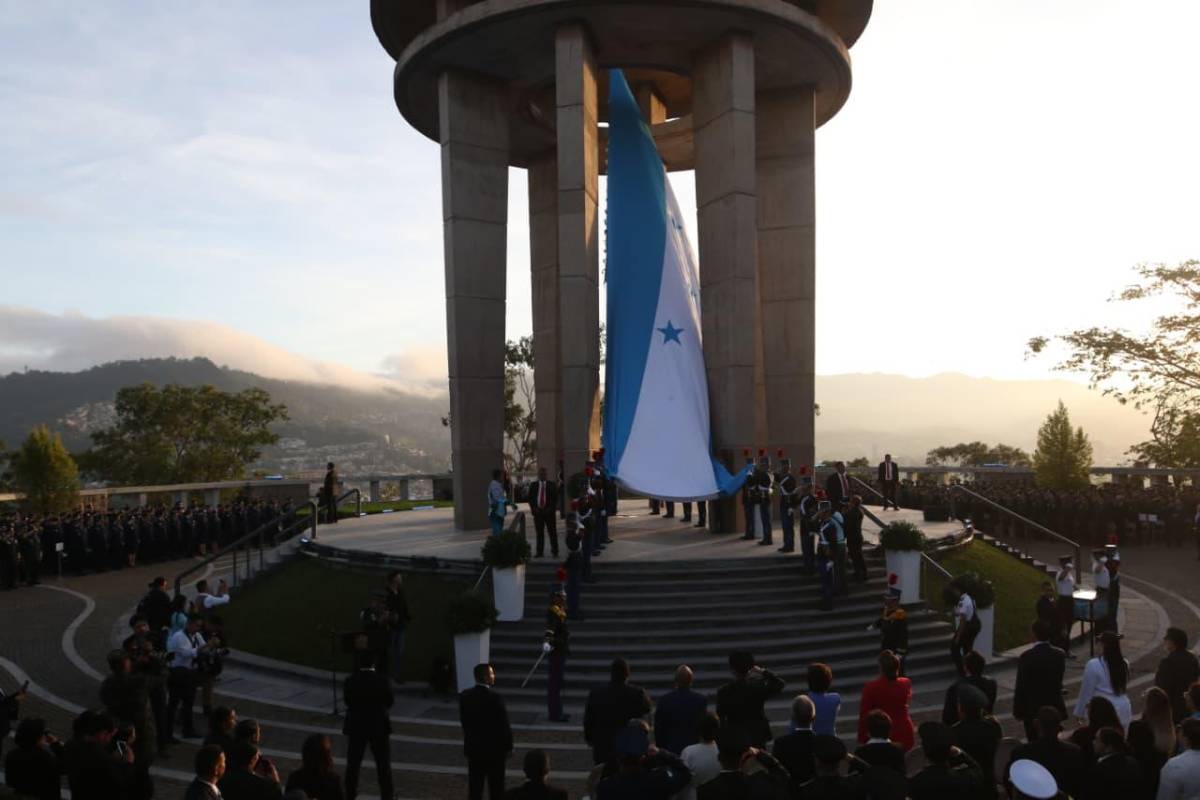 El discurso de Xiomara Castro en el izamiento de la bandera nacional