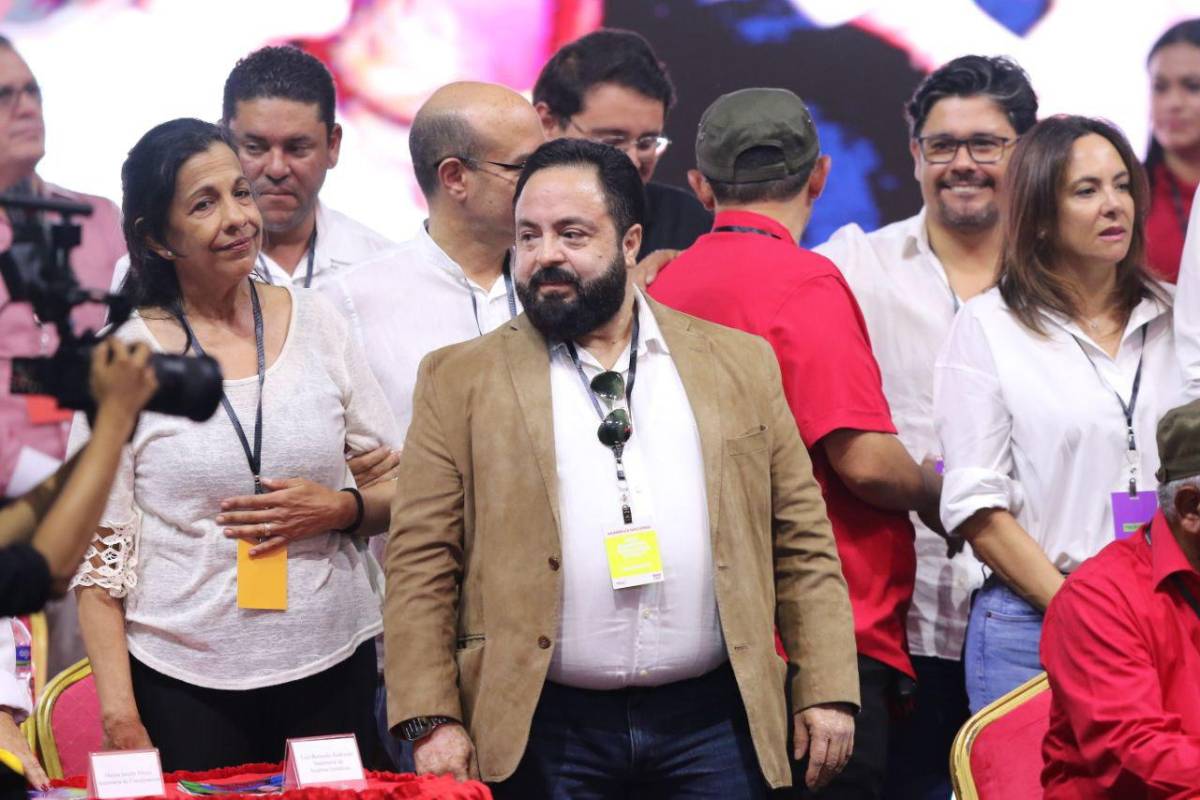 Reapariciones y respaldo a Rixi: las imágenes que dejó la asamblea de Libre en Tegucigalpa