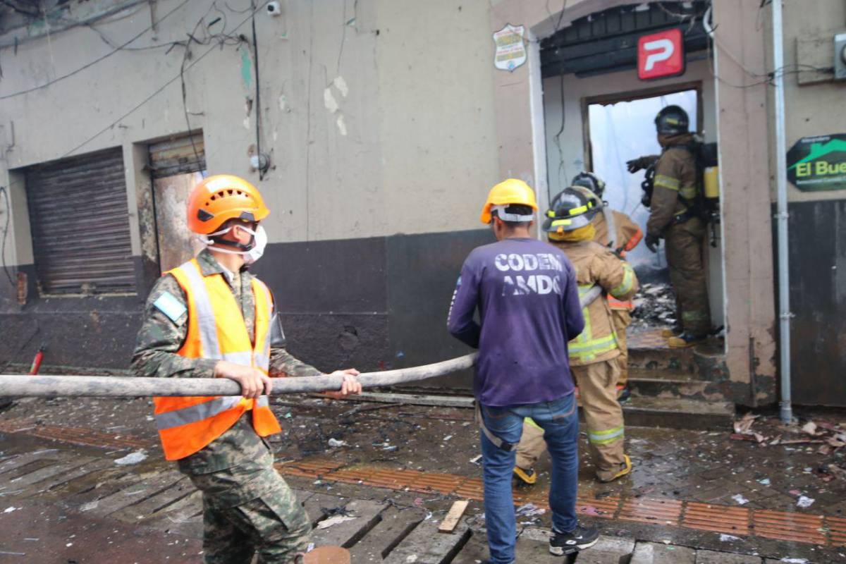 Así fue el voraz incendio que consumió el edificio Chinda Díaz en Tegucigalpa