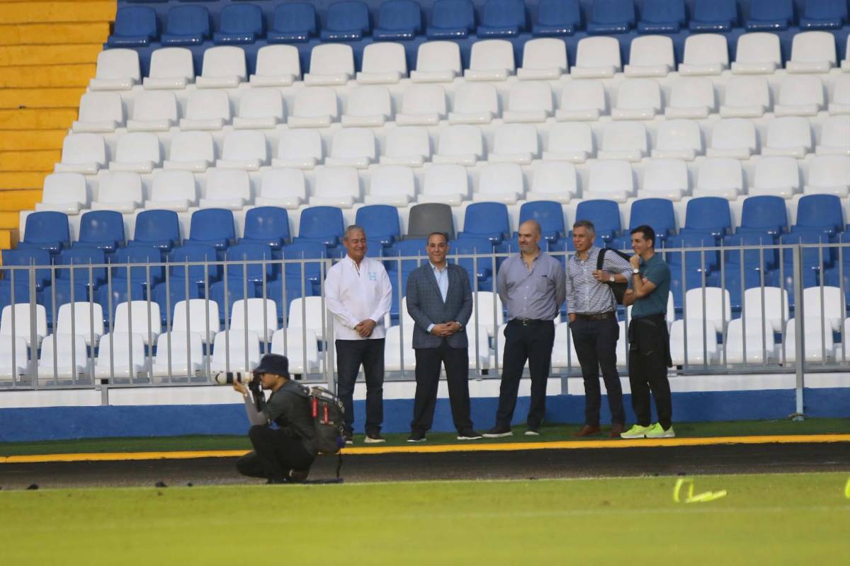 Honduras con visita especial y la triste foto de Edwin en último entrenamiento