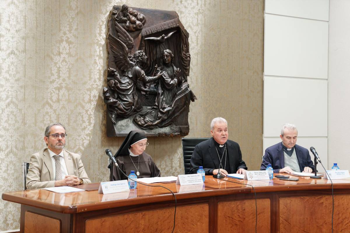 Exigen a diez monjas excomulgadas en España que abandonen el convento