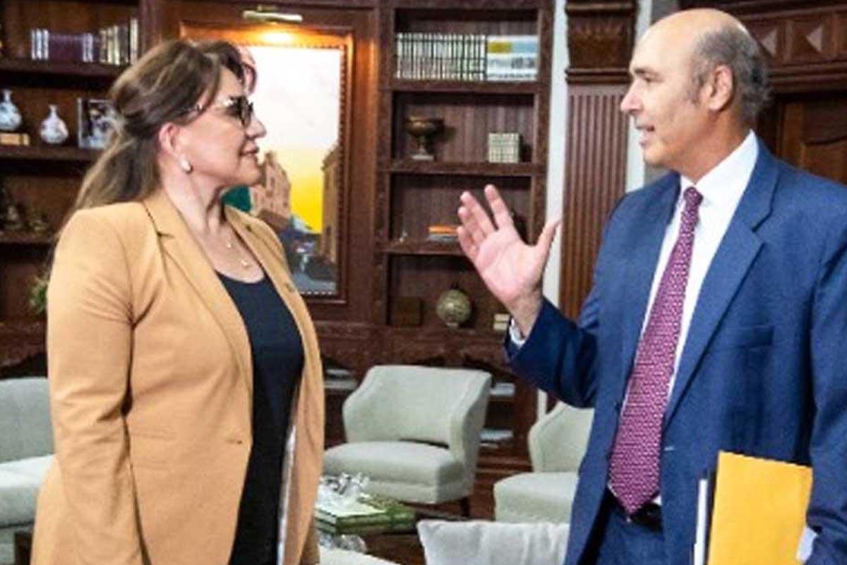 L40 millones pagará Honduras por lobby de Hugo Llorens