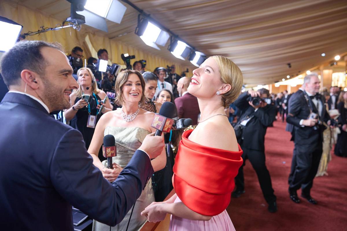 ¿Vestida para ganar? Así llegó Jessie Buckley a los premios Óscar 2026