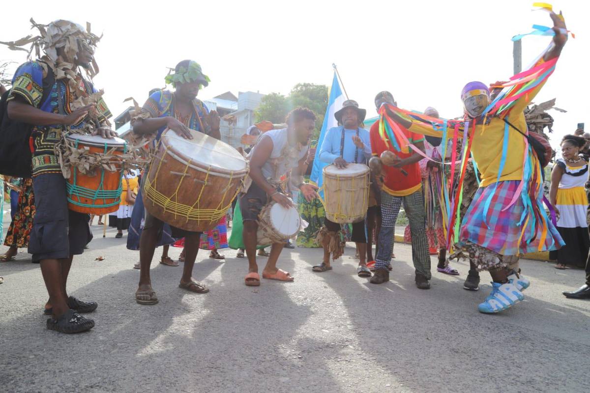 Imágenes: garífunas recrean su llegada a Honduras hace 228 años