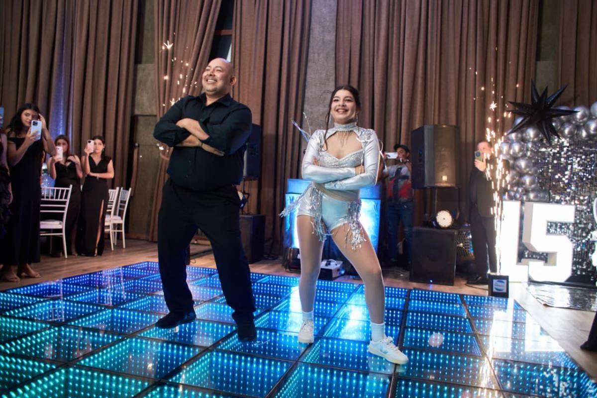 Mariana Lara festeja sus quince años con inolvidable fiesta con temática disco