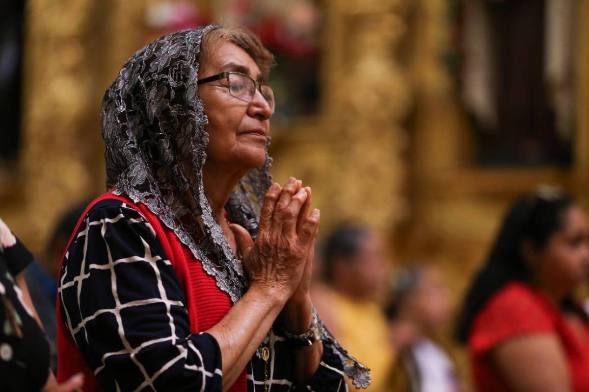 ¡Jesús resucitó!”, grita con alegría la feligresía católica en Comayagüela