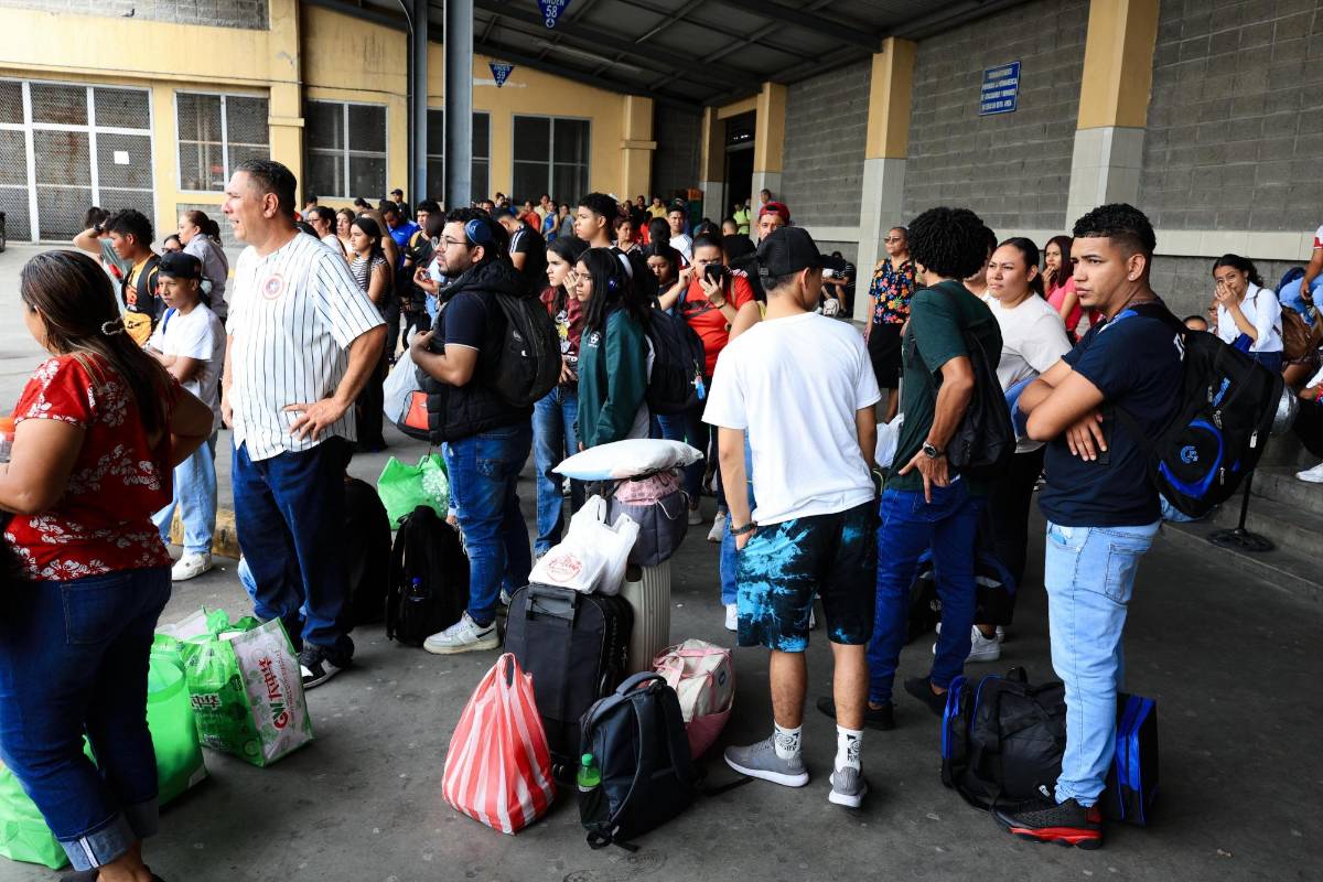 Autobuses a máxima capacidad por masiva salida de viajeros en Semana Santa