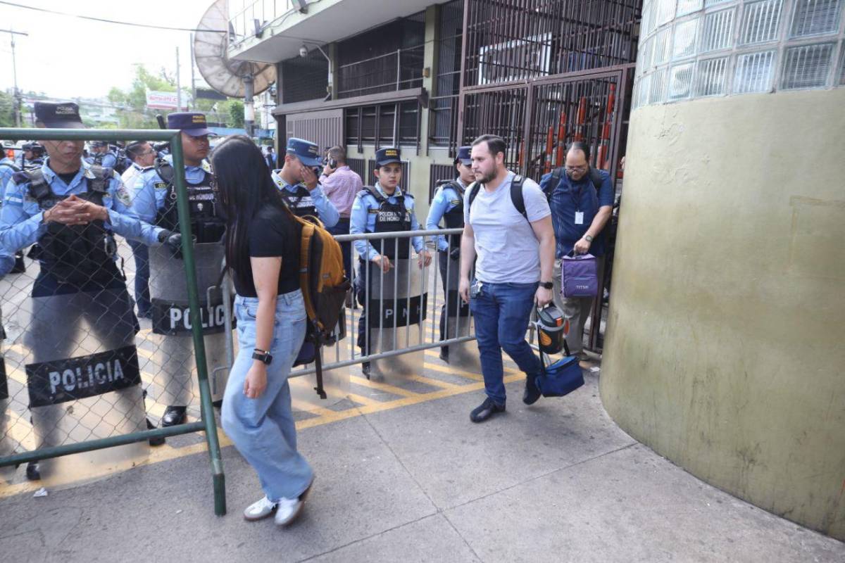 Despachan a personal del CNE por posibles protestas de colectivos de Libre