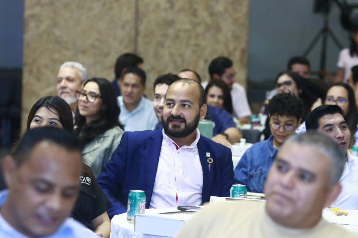 Empresarios y emprendedores fortalecen su visión de legado en conferencia celebrada en SPS