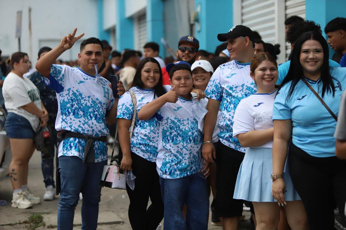 Euforia en San Pedro Sula: multitudes llegan al estadio Francisco Morazán