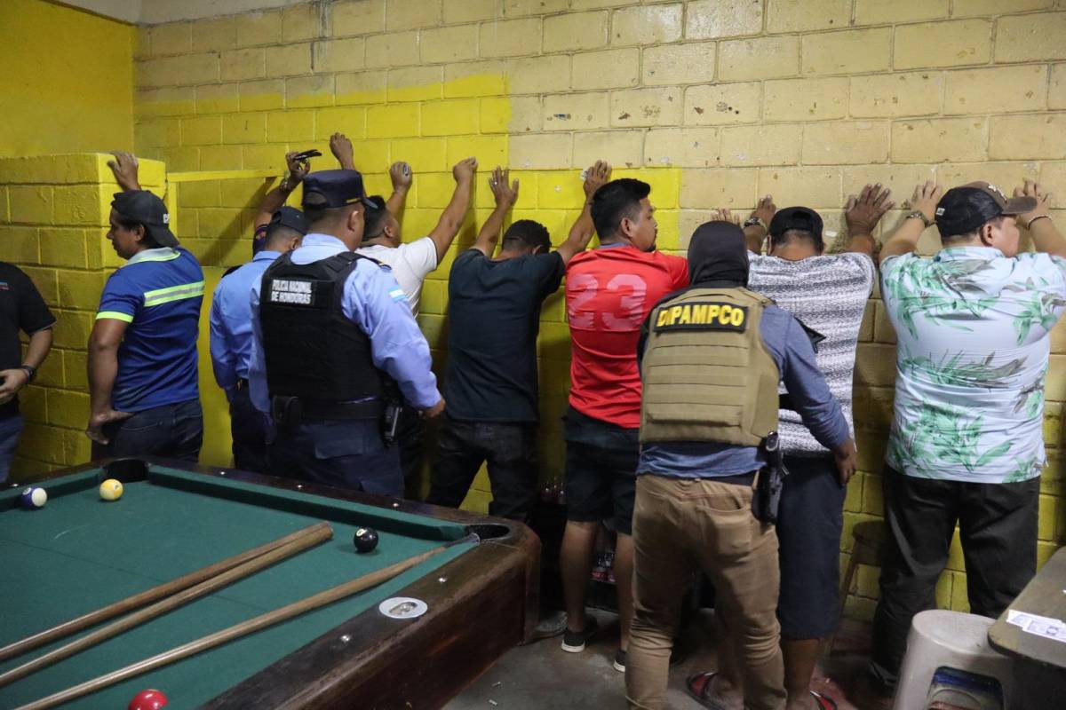 Policía interviene zonas nocturnas de La Ceiba para prevenir homicidios