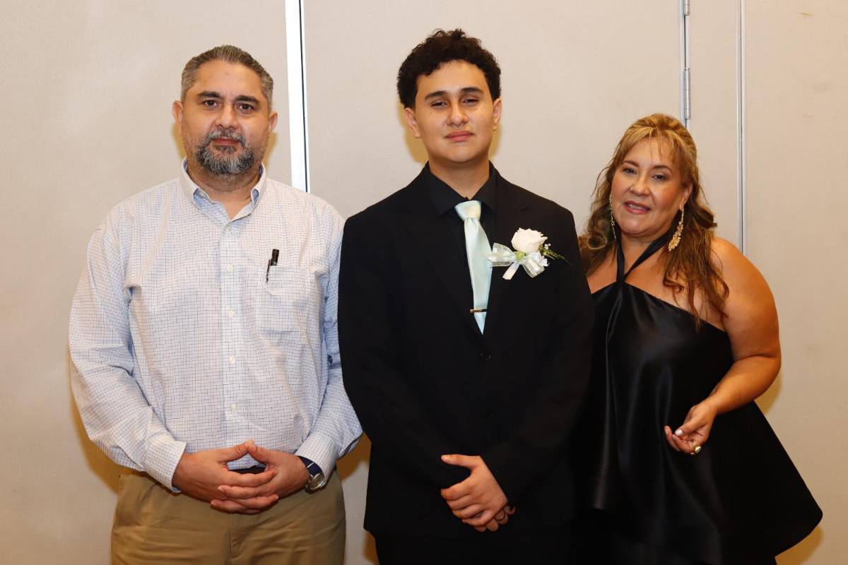 Seniors 2026 de la Canaan Christian Academy festejan su graduación