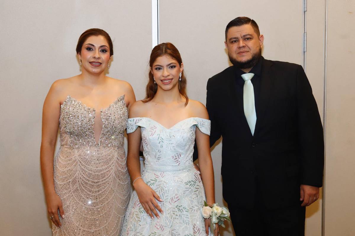 Seniors 2026 de la Canaan Christian Academy festejan su graduación