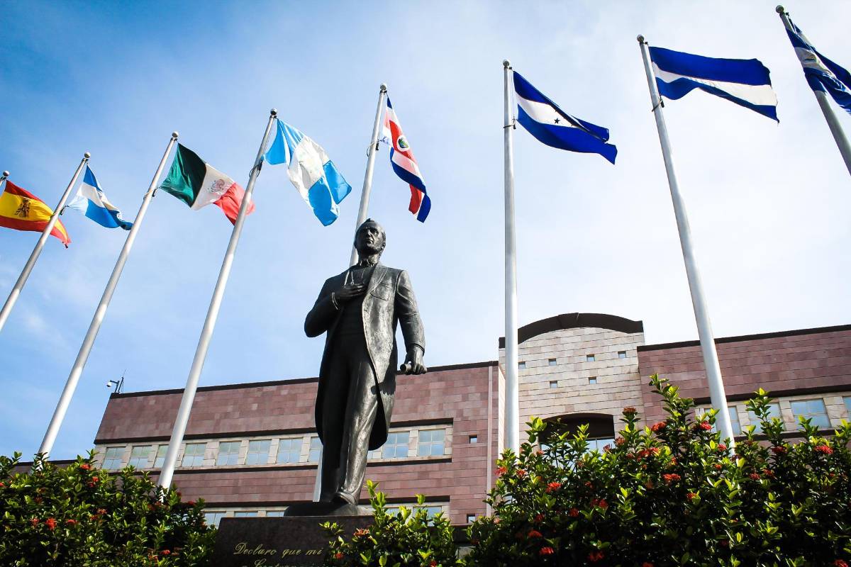 Hugo Noé Pino queda fuera de la terna de candidatos del BCIE