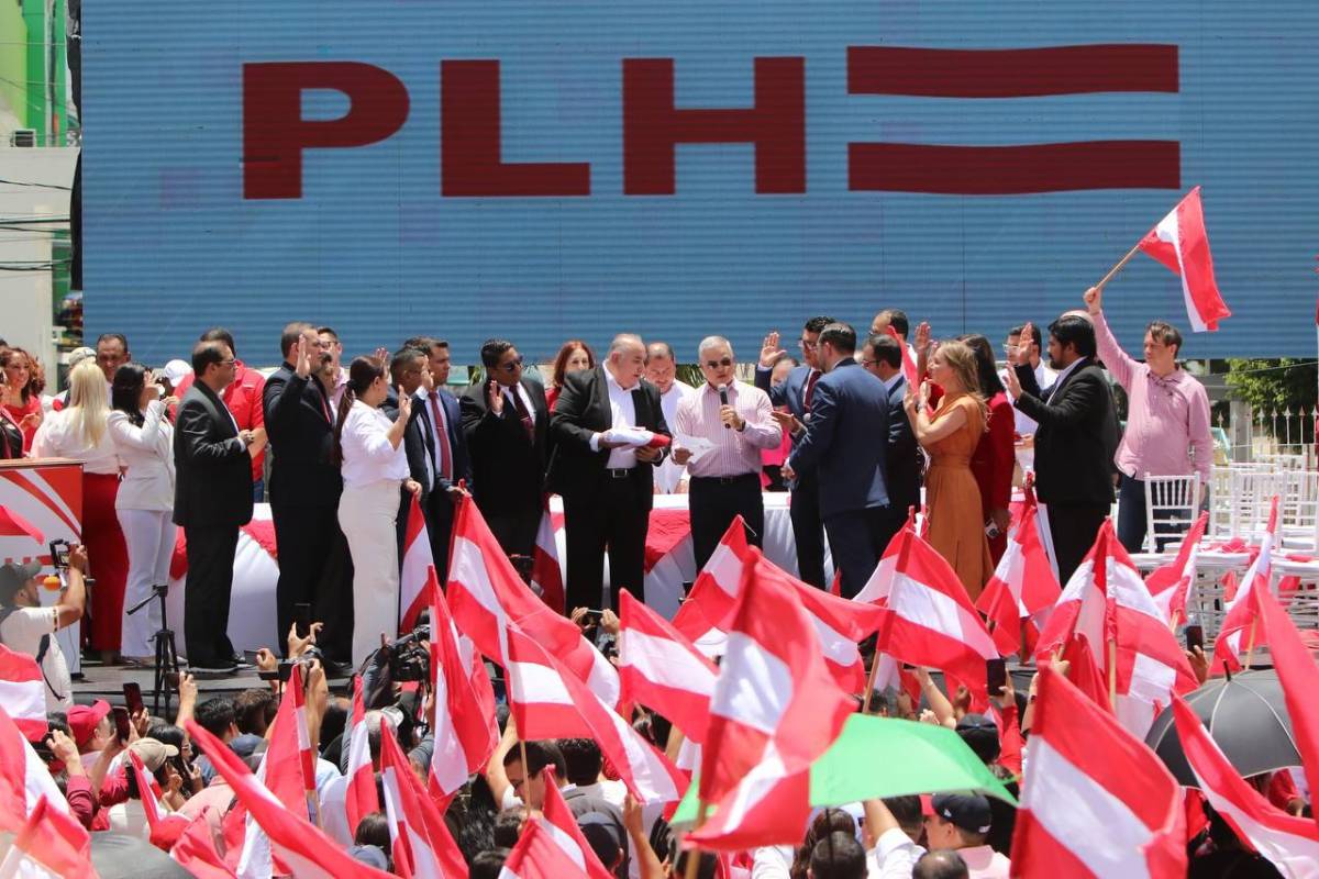 Yani Rosenthal, máxima autoridad del Partido Liberal, y otros dirigentes liberales dieron la bienvenida a Jorge Cálix a las filas de la entidad rojiblanca.