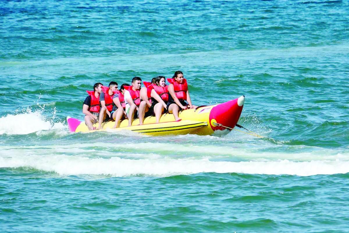 Instan a los veraneantes realizar turismo interno y religioso durante esta Semana Mayor en el país.