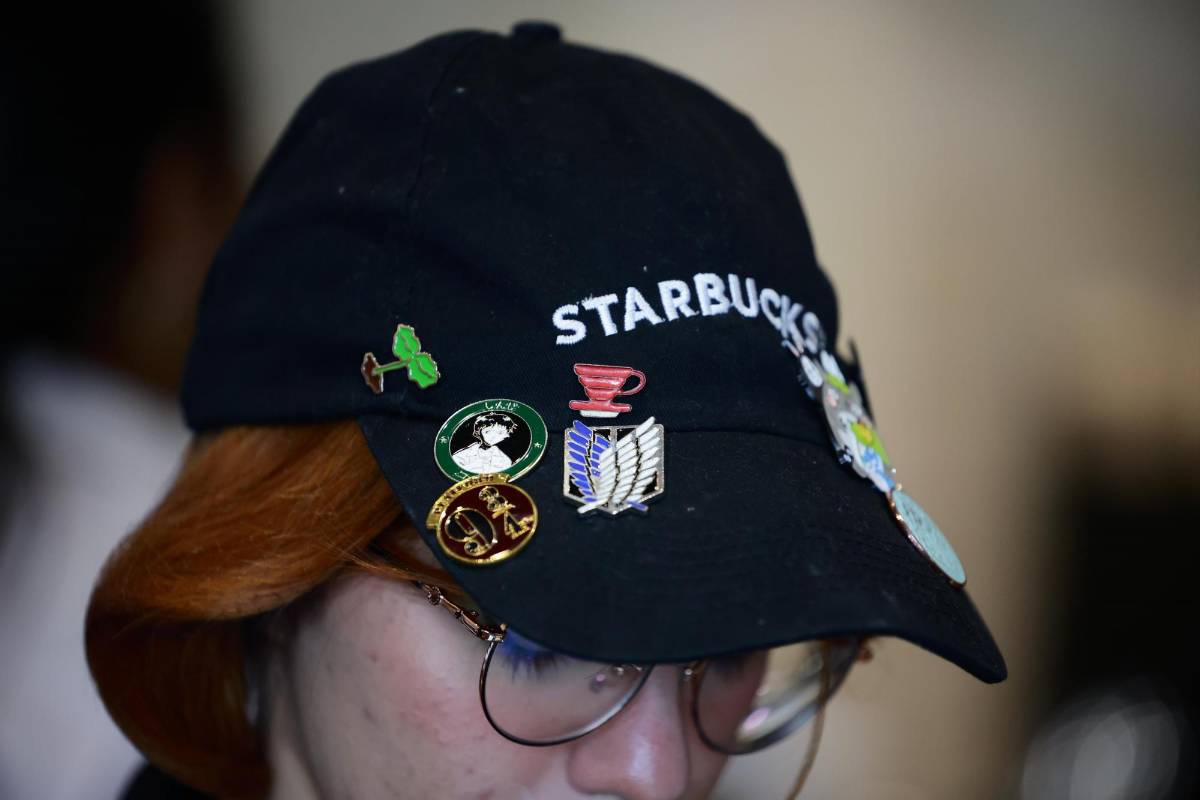 Largas filas por inauguración de Starbucks en Honduras (Fotos)