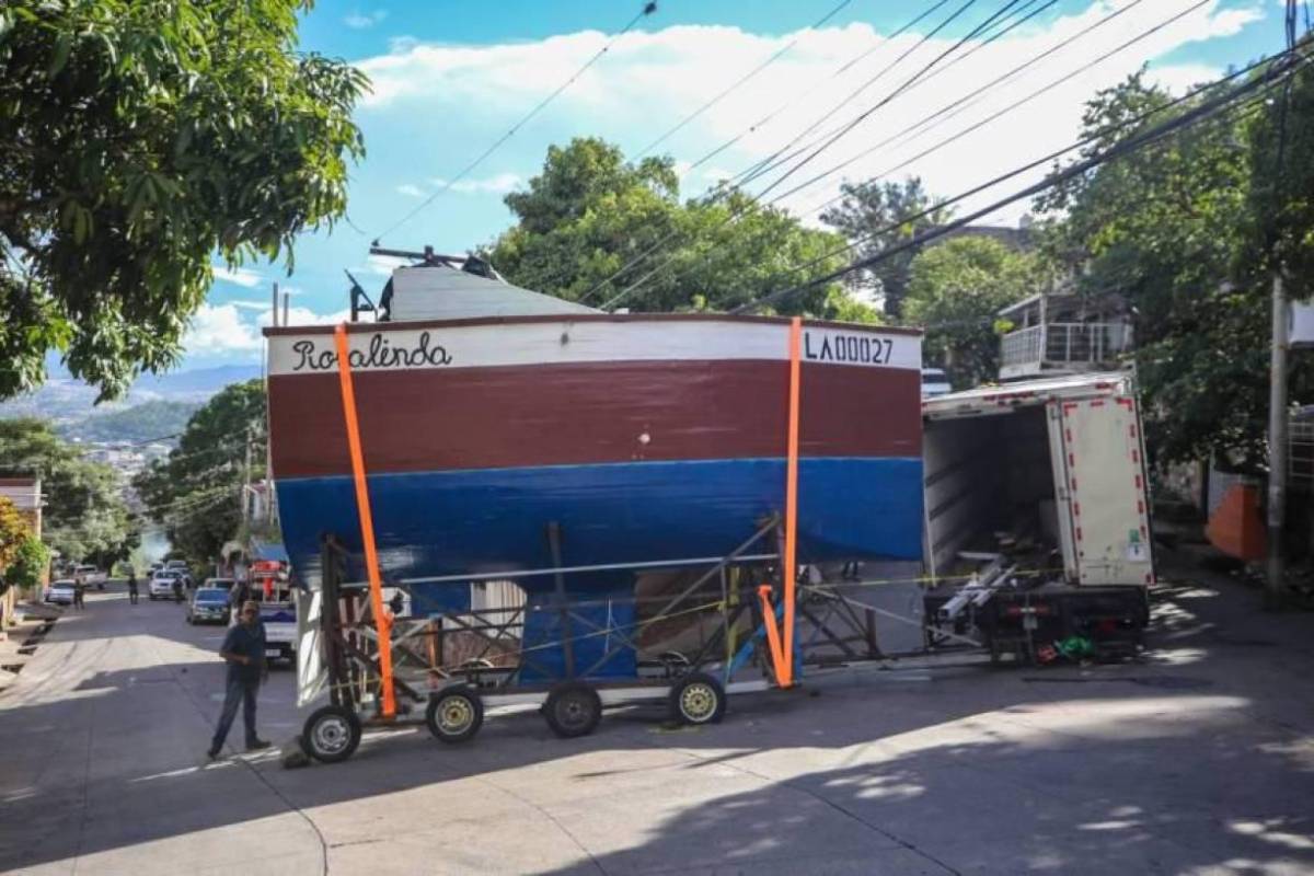 El efímero viaje del velero Rosalinda: se hundió al entrar en el mar