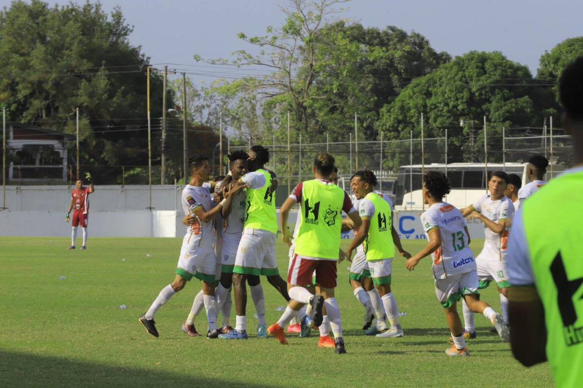 Así fue el golazo de tiro libre de Platense para el empate ante Génesis
