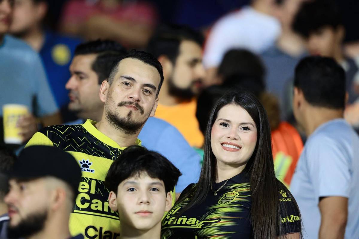 Chica de la Cruz Roja enamora, belleza desde Miami, periodista cautiva y Pavón sorprende