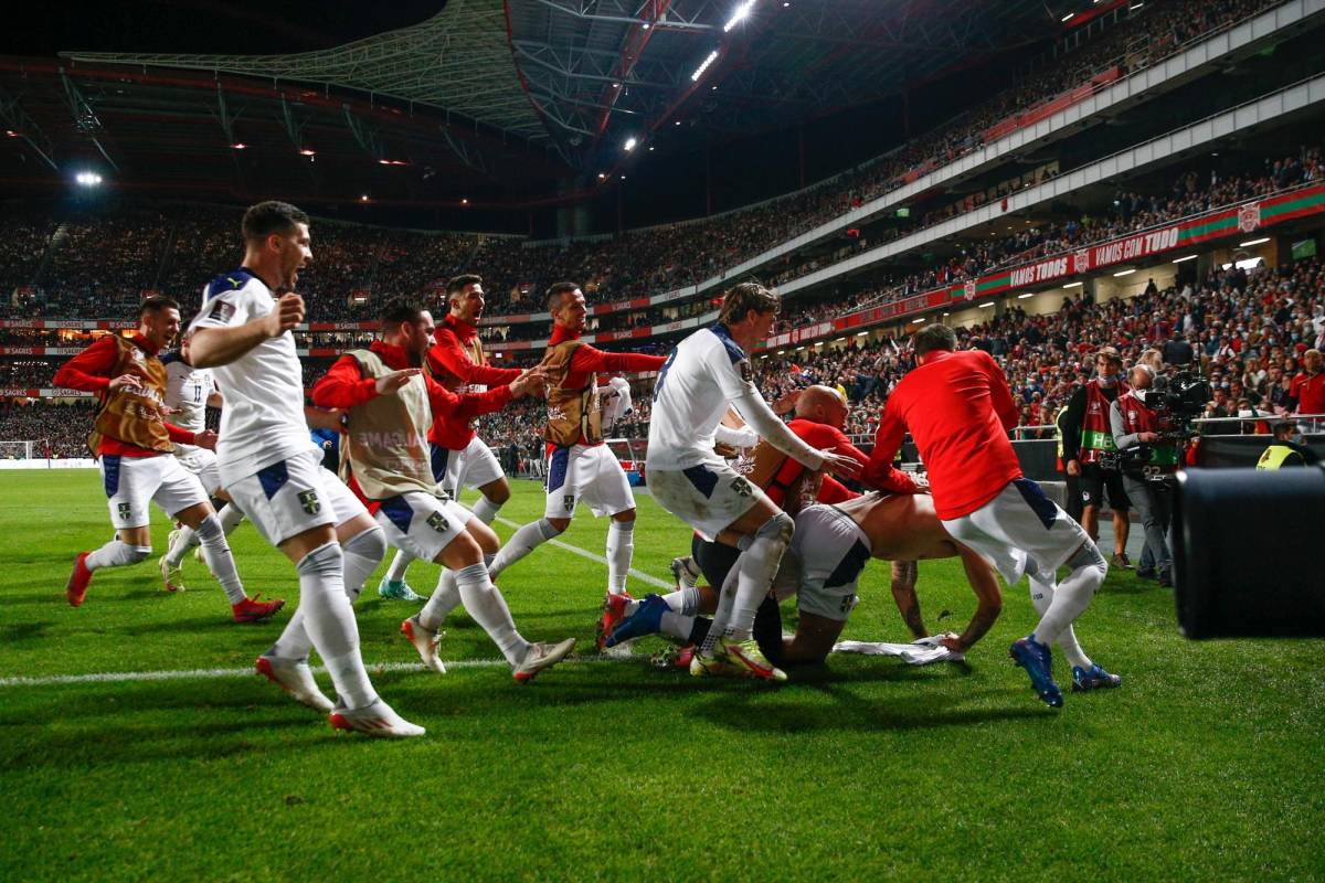 Los serbios dieron la sorpresa al vencer a Portugal y con ello sellaron su pase al Mundial.