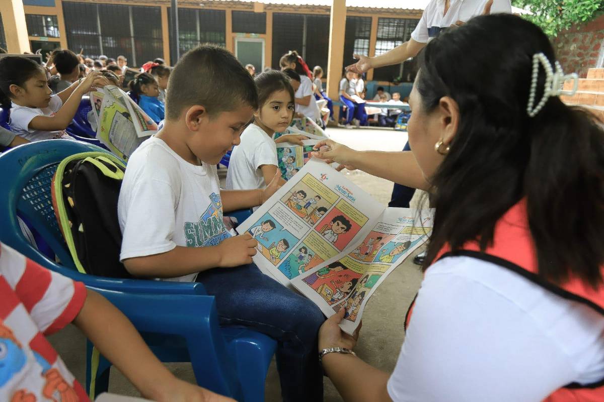 Alumnos de escuela Cabañas aprendieron con fascículos de Mente Sana