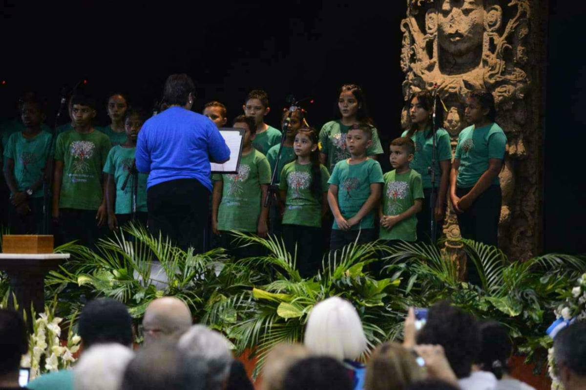 Rinden emotivo homenaje a Teresa Campos de Pastor