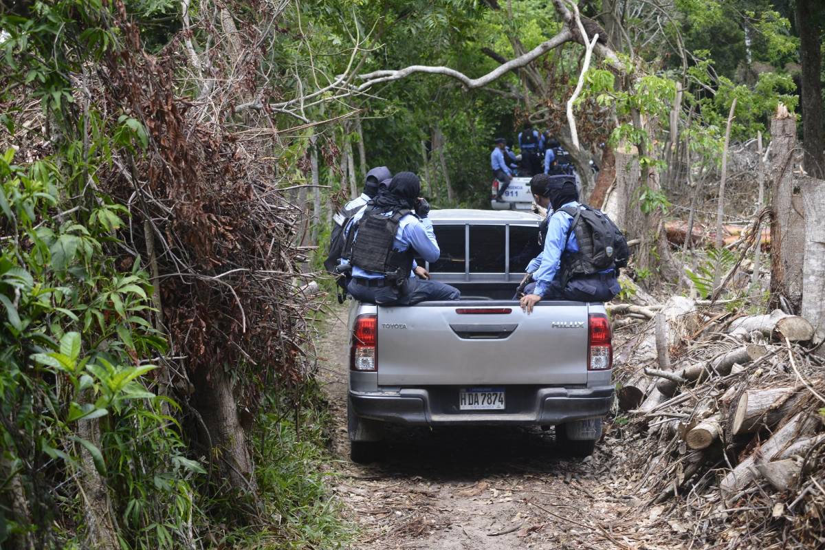 Funesto descubrimiento en aldea dominada por narcos