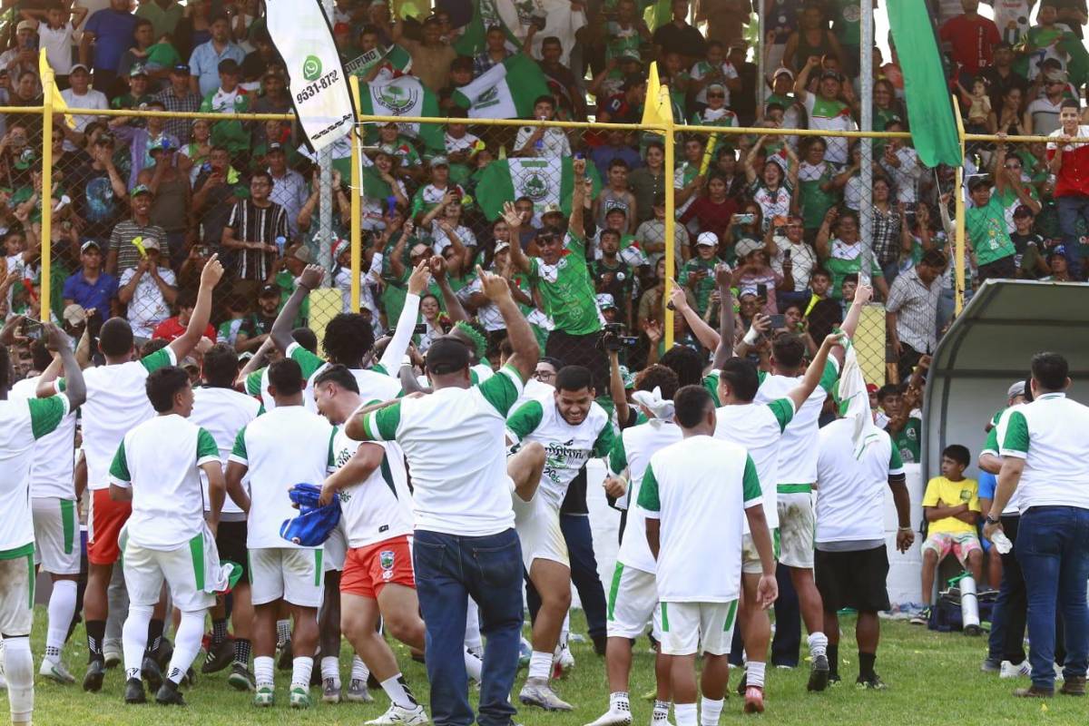 Hondupino campeón, tristeza del Brasilia y jugador fue retirado en ambulancia