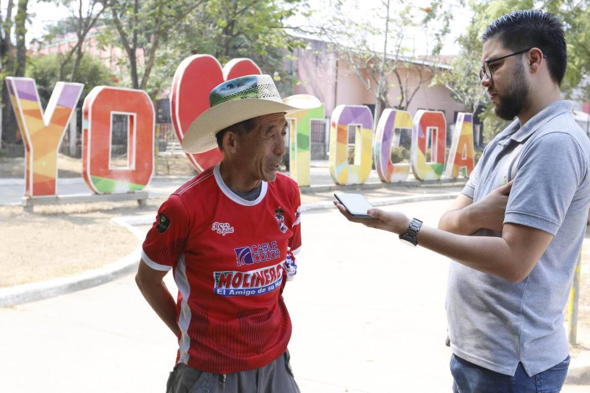 Kawagishi en el momento que conversaba con el periodista Mario Jafeth.