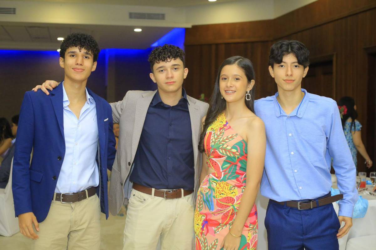 Seniors 2026 de la Franciscan School & Institute celebran desayuno